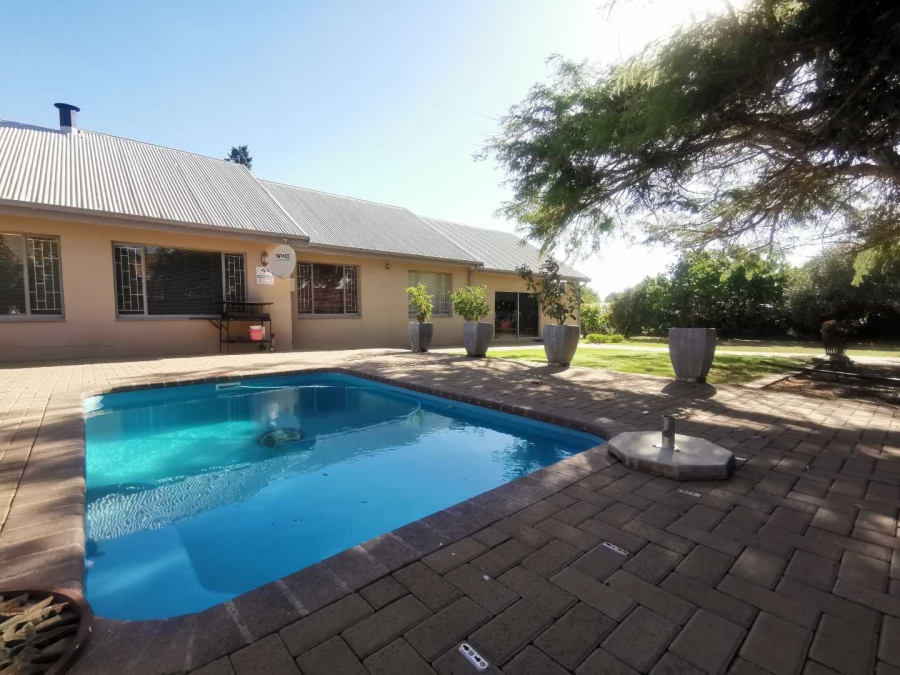 4 Bedroom Property for Sale in Langenhovenpark Free State